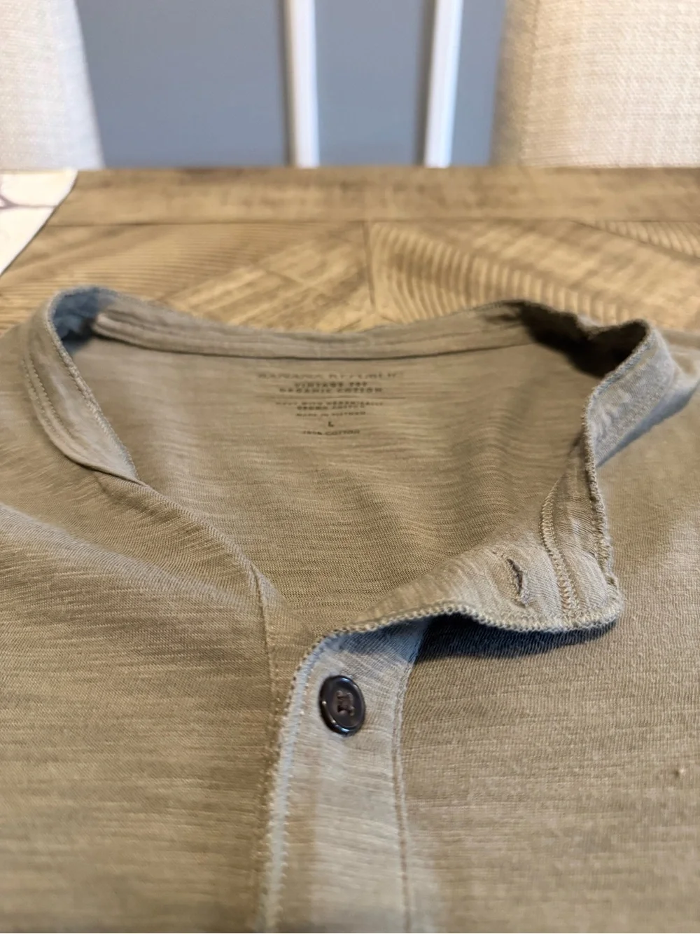 Banana Republic Men's Short-Sleeve Henley Shirt in Olive Gray